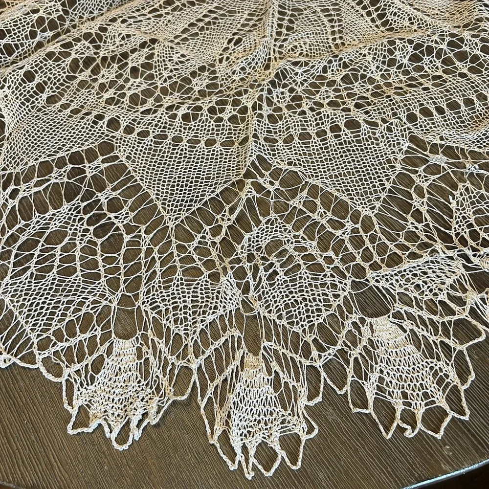 Vintage Handmade Lace Tablecloth 48